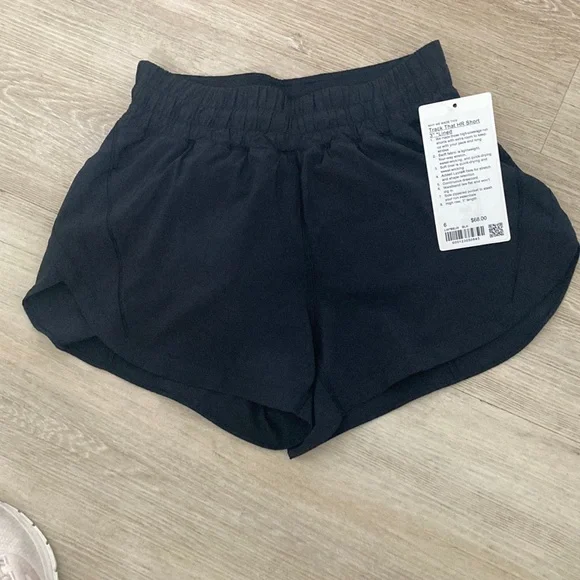 Lululemon Athletica Black Athletic Shorts Lightweight Design - Picture 2 of 3